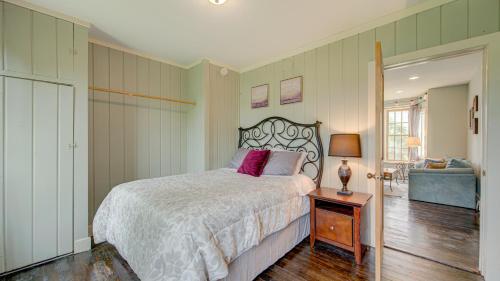Blue Iris House - 5 Beds Walking Distance to Beach in Lake City, USA