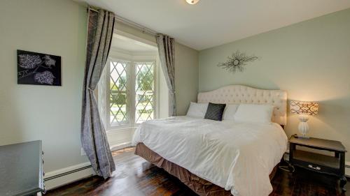 Snowdrop Apartment - Just 10 Minutes to the Beach! in Lake City, USA