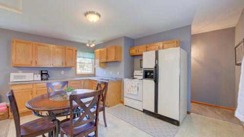 Marigold Apartment - Cute Loft 5 Minutes to Marina in Lake City, USA