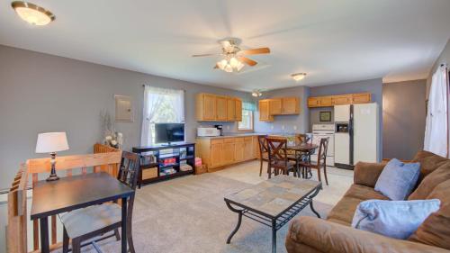 Marigold Apartment - Cute Loft 5 Minutes to Marina in Lake City, USA
