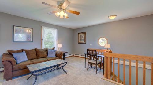 Marigold Apartment - Cute Loft 5 Minutes to Marina in Lake City, USA