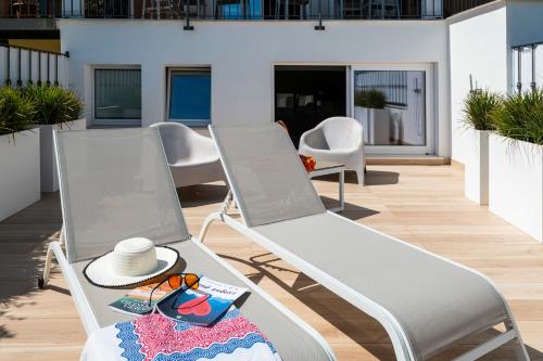 Deluxe Double Room with Balcony and Sea View image 10