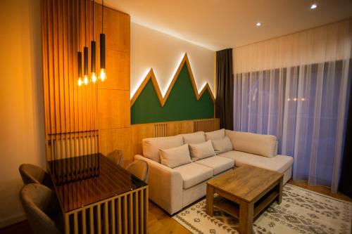 1 queen bed, 1 sofa bed