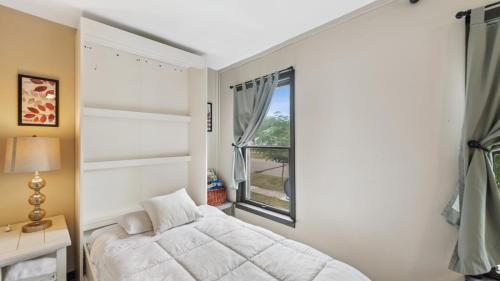 Fire Lily Apartment - 3 Blocks from Lake Pepin in Lake City, USA
