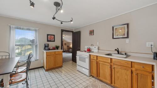 Fire Lily Apartment - 3 Blocks from Lake Pepin in Lake City, USA