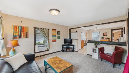Fire Lily Apartment - 3 Blocks from Lake Pepin in Lake City, USA