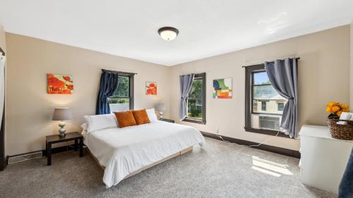 Fire Lily Apartment - 3 Blocks from Lake Pepin in Lake City, USA