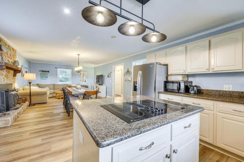 Lake Sinclair Retreat with Big Water Views and Dock! in Madison (Giorgia)