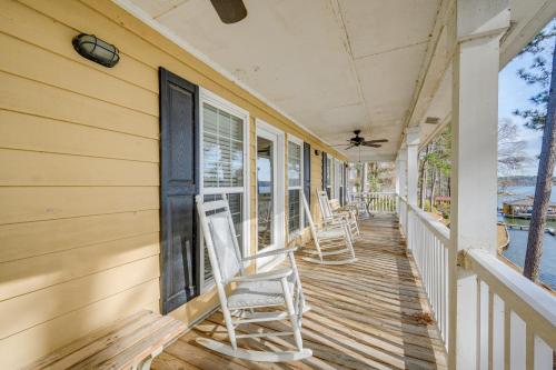 Lake Sinclair Retreat with Big Water Views and Dock! in Madison (Giorgia)