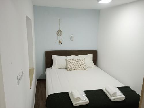 1 queen bed, 2 sofa beds