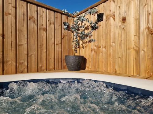 Jardín, Chalet industriel avec filet et spa in Montbazon