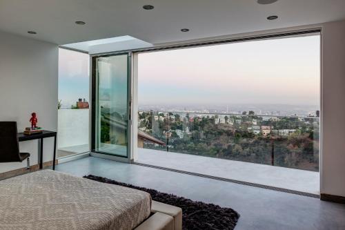 5M Modern Jetliner Skyhigh City Views in Los Angeles, USA