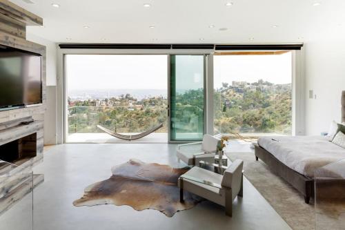 5M Modern Jetliner Skyhigh City Views in Los Angeles, USA