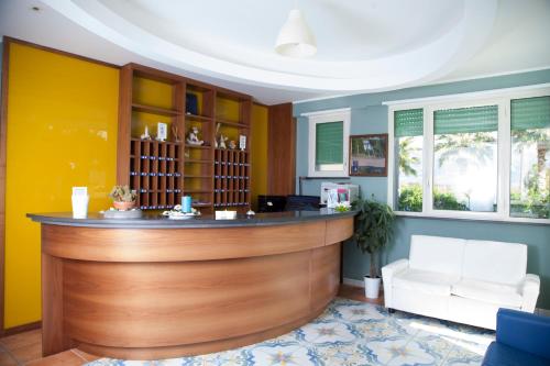 Front desk [24-hour]