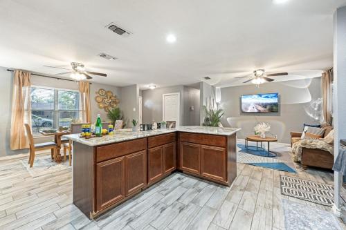5802 Comfortable 4BR Home Near Lackland AFB & SeaWorld San Antonio in San Antonio, USA