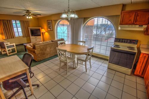 2 bedrooms, 3 beds