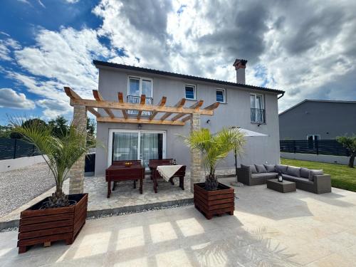 Villa Anastazija in Santalezi