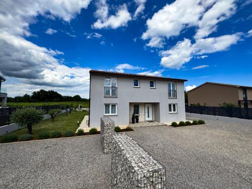 Villa Anastazija in Santalezi