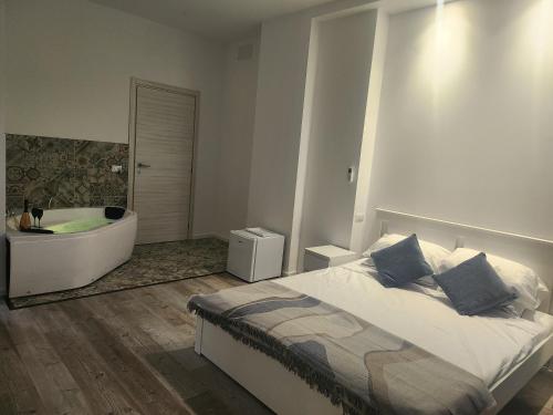 Orange boutique rooms 1