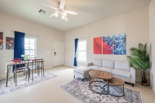 4210 Y1 cozy 3BR near Pelican Island Seawolf PKWY in Galveston, USA