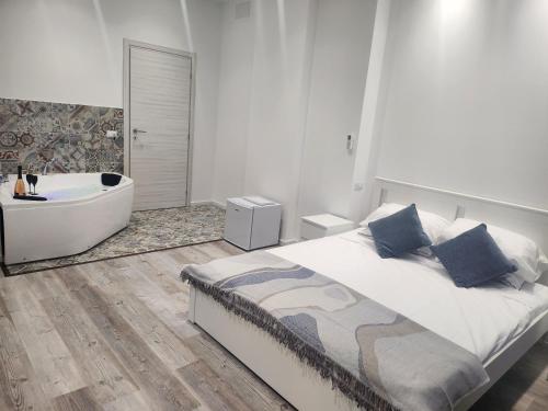 Orange boutique rooms in Pivarada