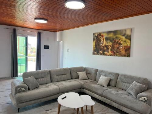 Deluxe Double Room with Balcony image 8