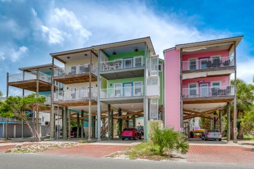 Steps to Beach Waterfront Cedar Key Home! in Cedar Key, USA