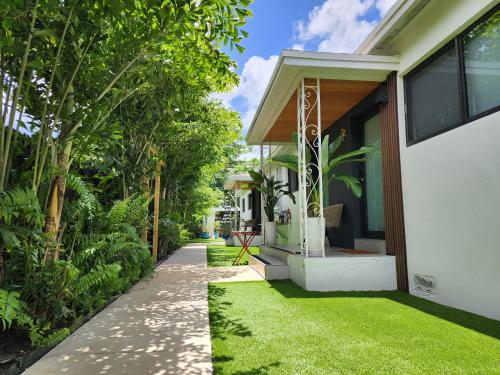 Casa Cuba in Little Havana, Brickell, Calle 8 and 10 minutes to the Beach FREE PARKING in Miami, USA