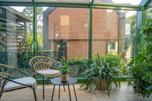 Bližnja okolica, Green House - nad jeziorem z pomostem in Gutkowo