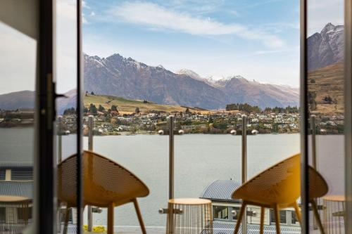 Point View lake and mountain views close to CBD