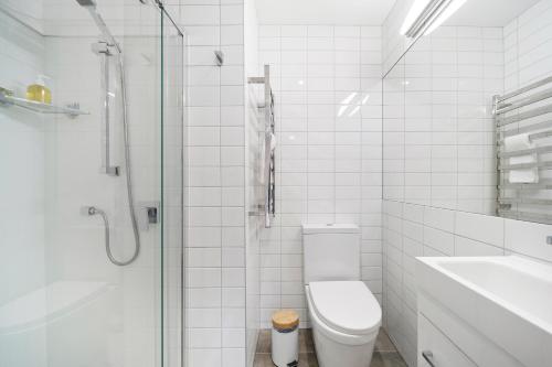 Point View lake and mountain views close to CBD - image 11