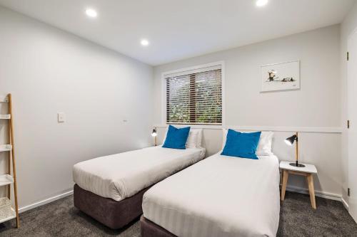 Point View lake and mountain views close to CBD - image 13