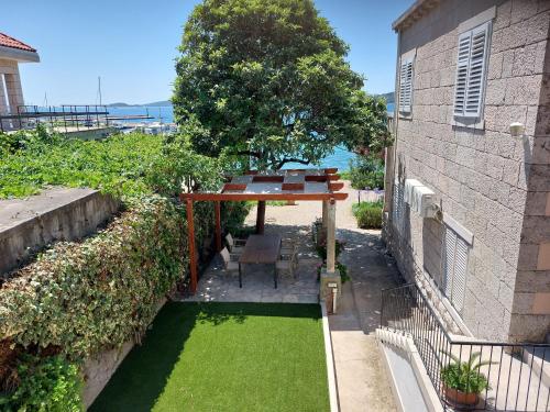 Apartment Karmen by the sea