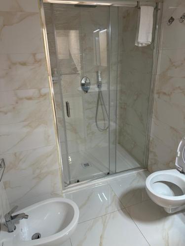 Deluxe Room (2 Adults + 1 Child) image 1