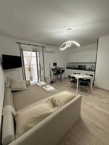 Rose's house - image 2