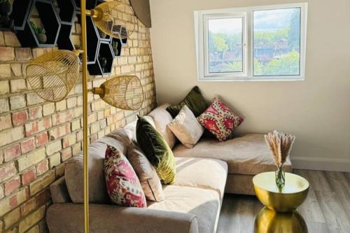 Stylish Two-Story London Retreat, Londyn