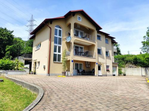 Apartments with a parking space Rijeka - 18146