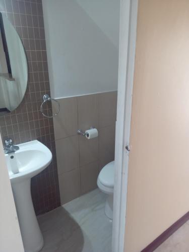 Sea Breeze Penthouse Apartment near สนามบินนานาชาตินอร์แมน แมนลีย์