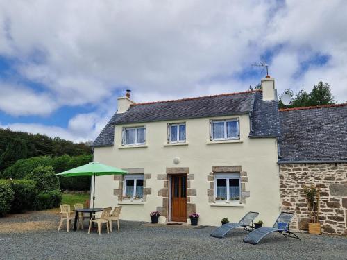 Cottage in Brittany near Monts d'Arrée - Plougras