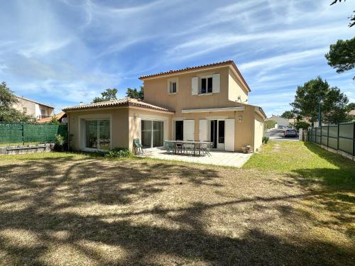 Villa 6 chambres à La Palmyre, proche plage et commerces, jardin, terrasse, BBQ, WIFI – 10 pers. - FR-1-705-60 gîte à louer La Palmyre