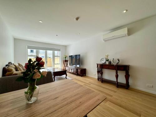Brand New Stylish 2BR with Patio in Petone Brand New Stylish 2BR with Patio in Petone