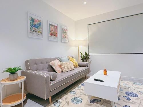 Modern 2BR Central Petone Gem Modern 2BR Central Petone Gem