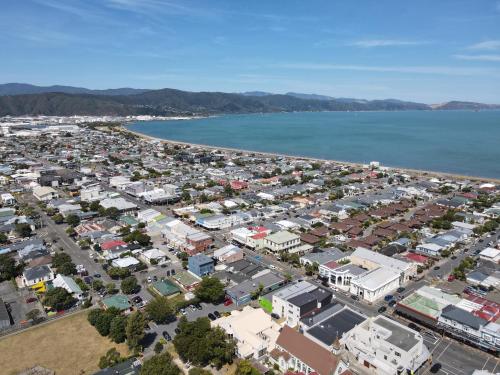 Modern 2BR Central Petone Gem Modern 2BR Central Petone Gem