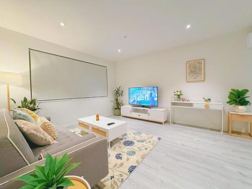 Modern 2BR Central Petone Gem Modern 2BR Central Petone Gem