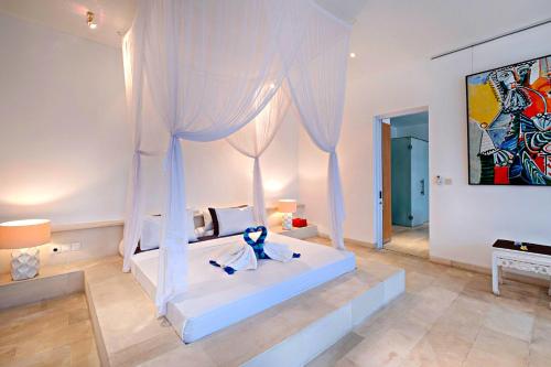 White Cany 3 BR Private Pool #IQ14