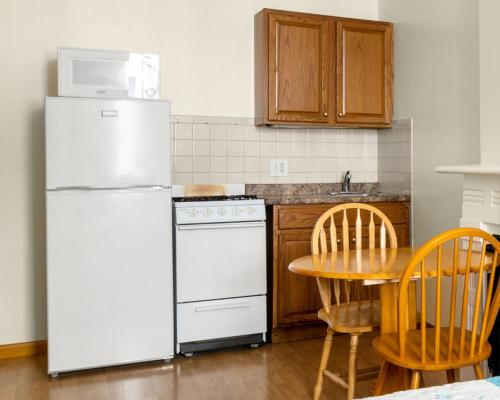 Kitchen, West 30th Street Guest House in Chelsea