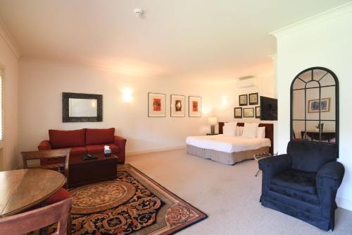 1 king bed, 1 sofa bed