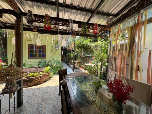 Retro At Phra Sing Guest House