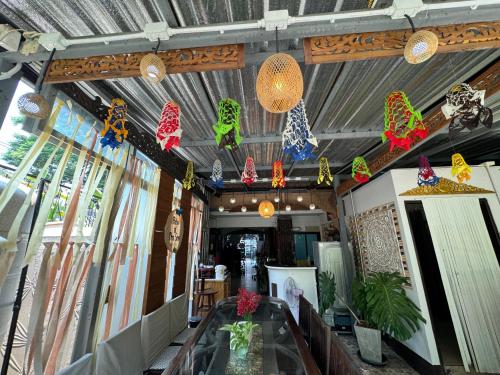 Retro At Phra Sing Guest House - 레스토랑