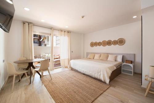 2 twin beds, 1 sofa bed